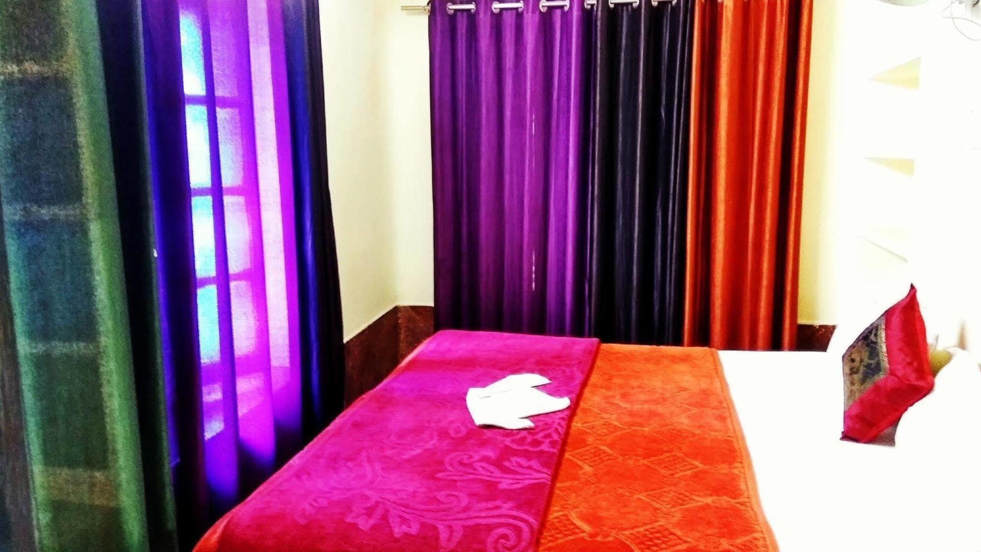 Zostel Varanasi Pansiyon Dış mekan fotoğraf
